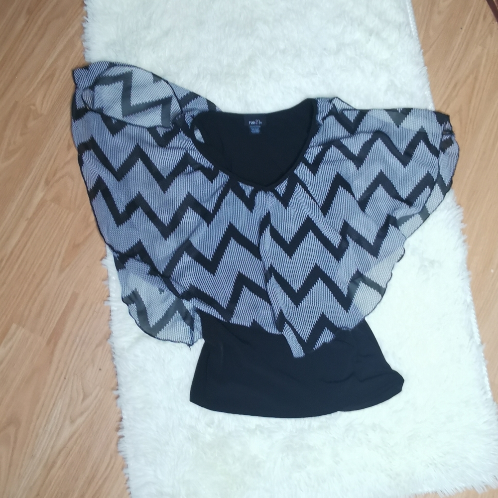 Open shoulder short
